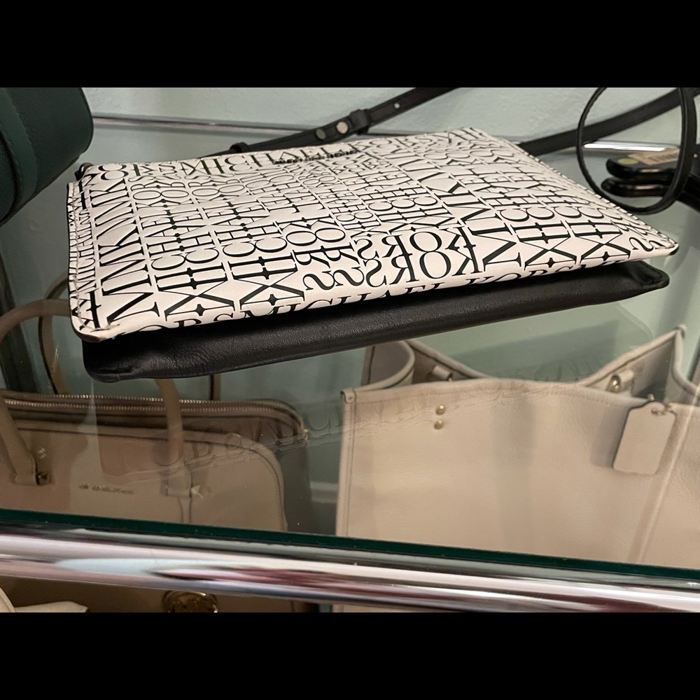 News print crossbody - Picture 4 of 9